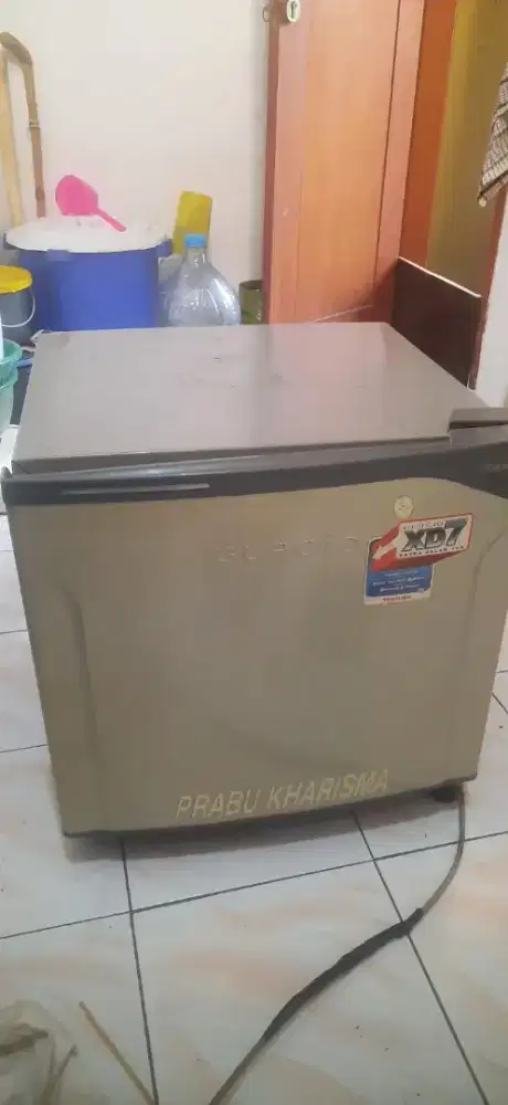 Jual kulkas Toshiba mini bar portable mesin ori dingin beku normal