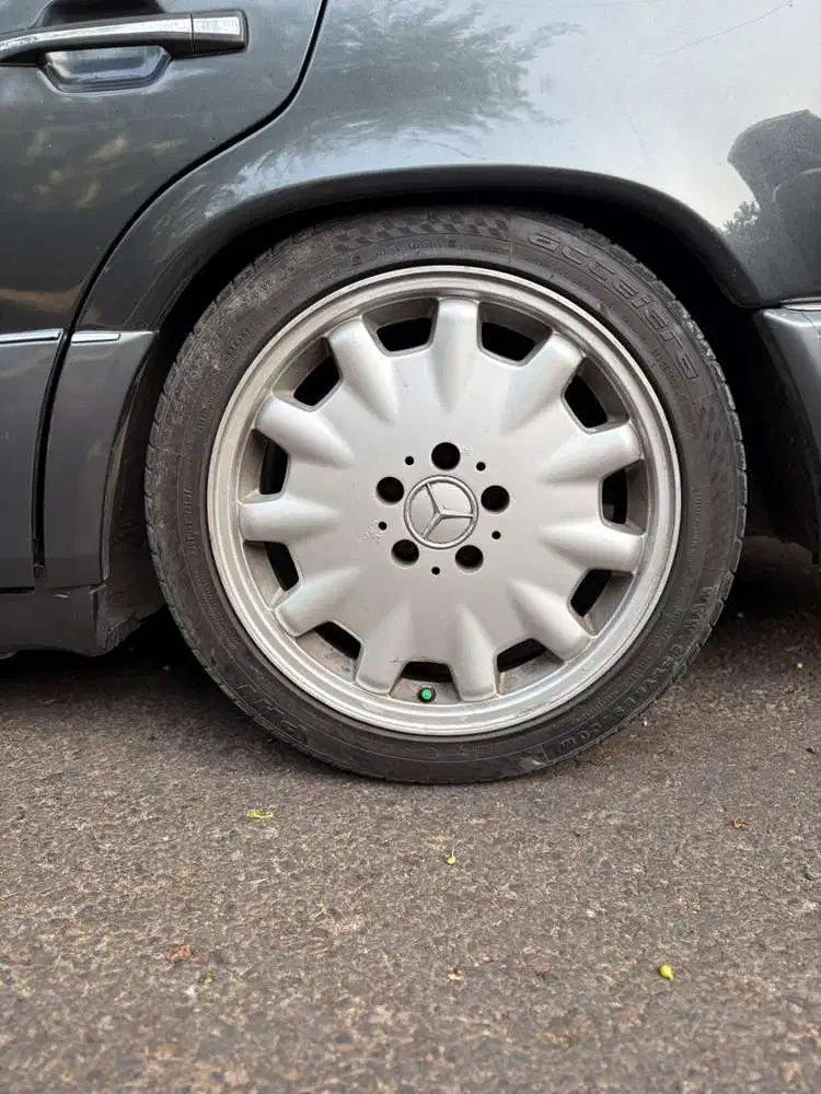 Mercedes-Benz E220 1994 Bensin