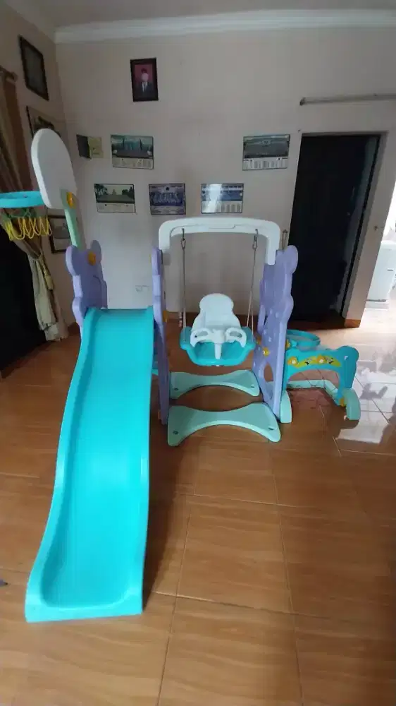 Satu set perosotan anak 3 in 1