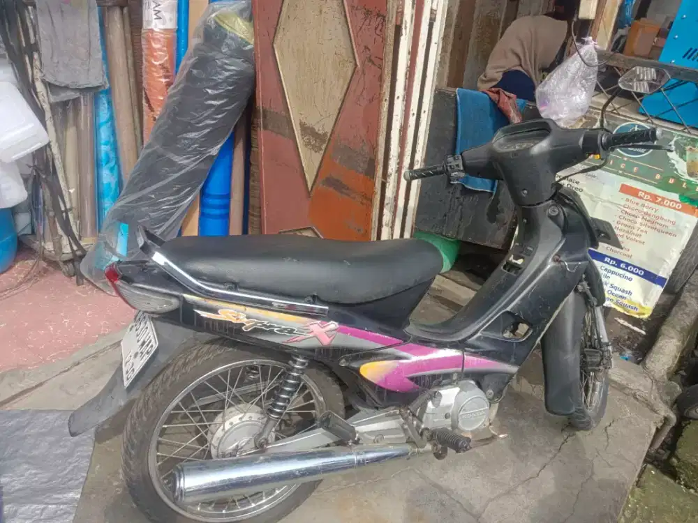 Honda Supra x. Tahun 2000