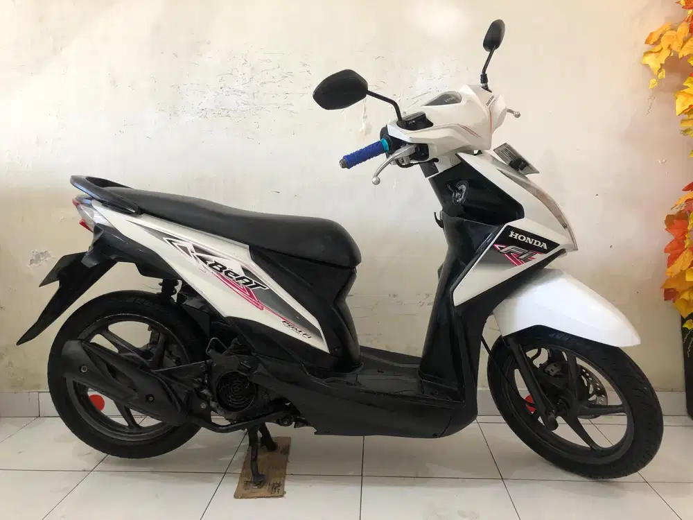 Honda Beat Fi Th.2012 putih!!