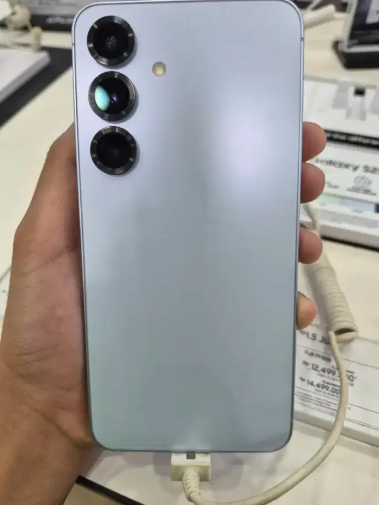 SAMSUNG GALAXY S25