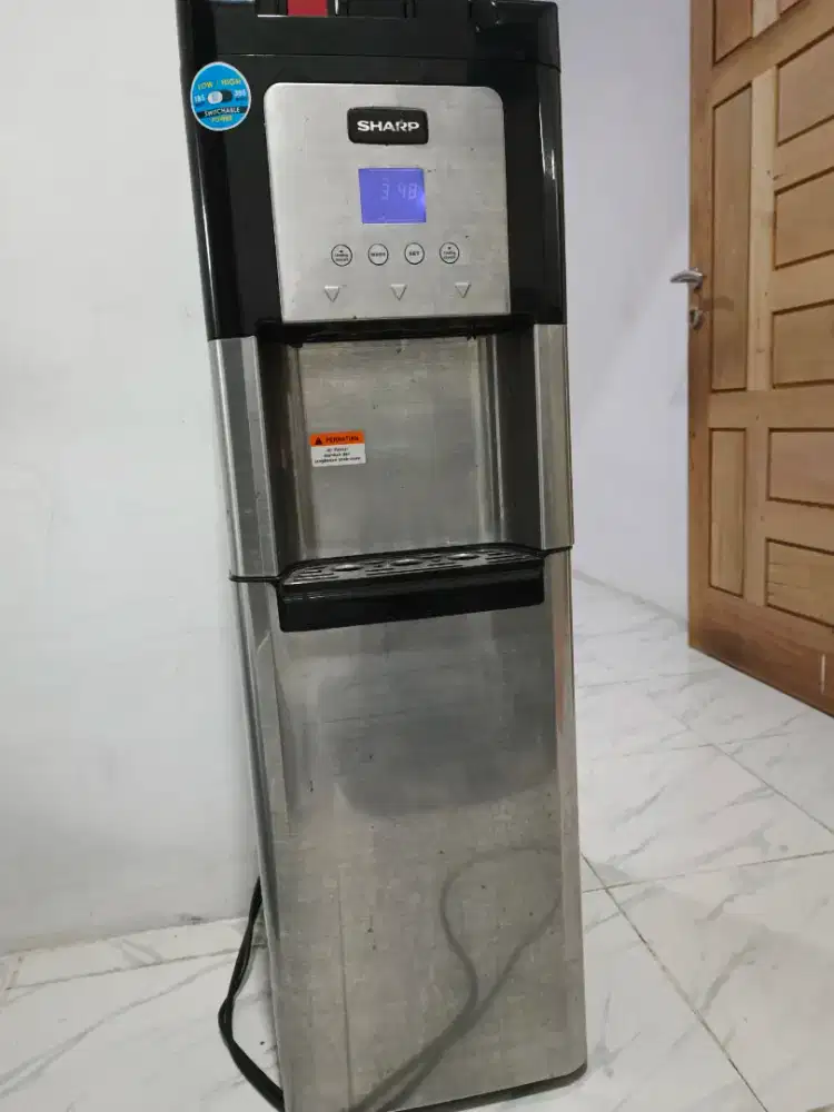 Dispenser Sharp galon bawah layar digital