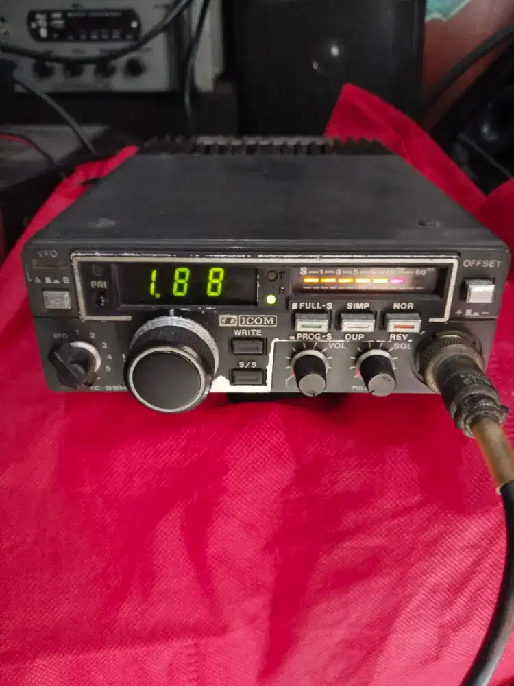 Radio komunikasi VHF Icom 25 H