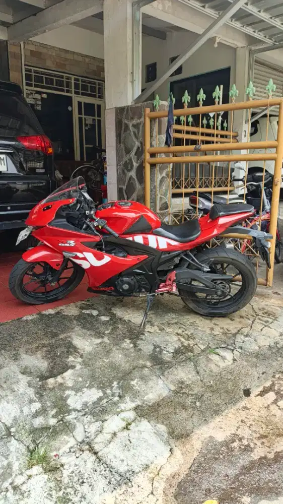 Suzuki Gsx 150R merah 2017