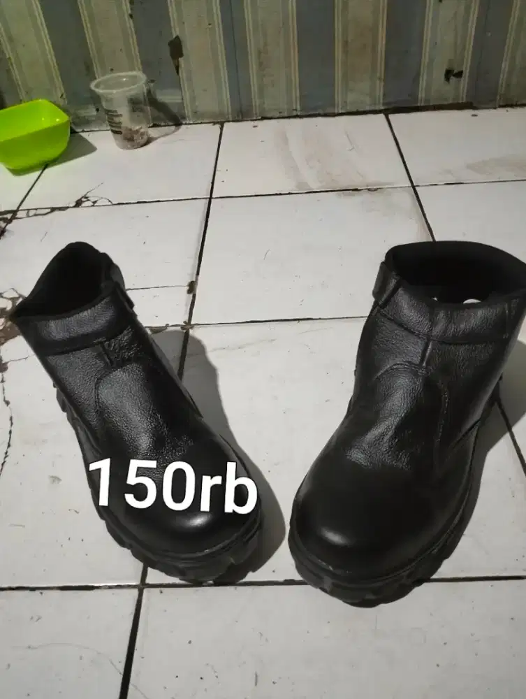 sepatu buat pria uk 43
