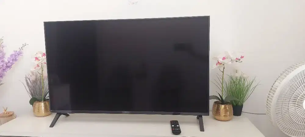 TV LG SMART TV 43 inch besar