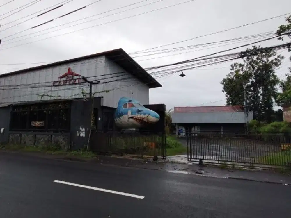 Ruang Usaha Luasan Besar di Jalan Damai Palagan - IS