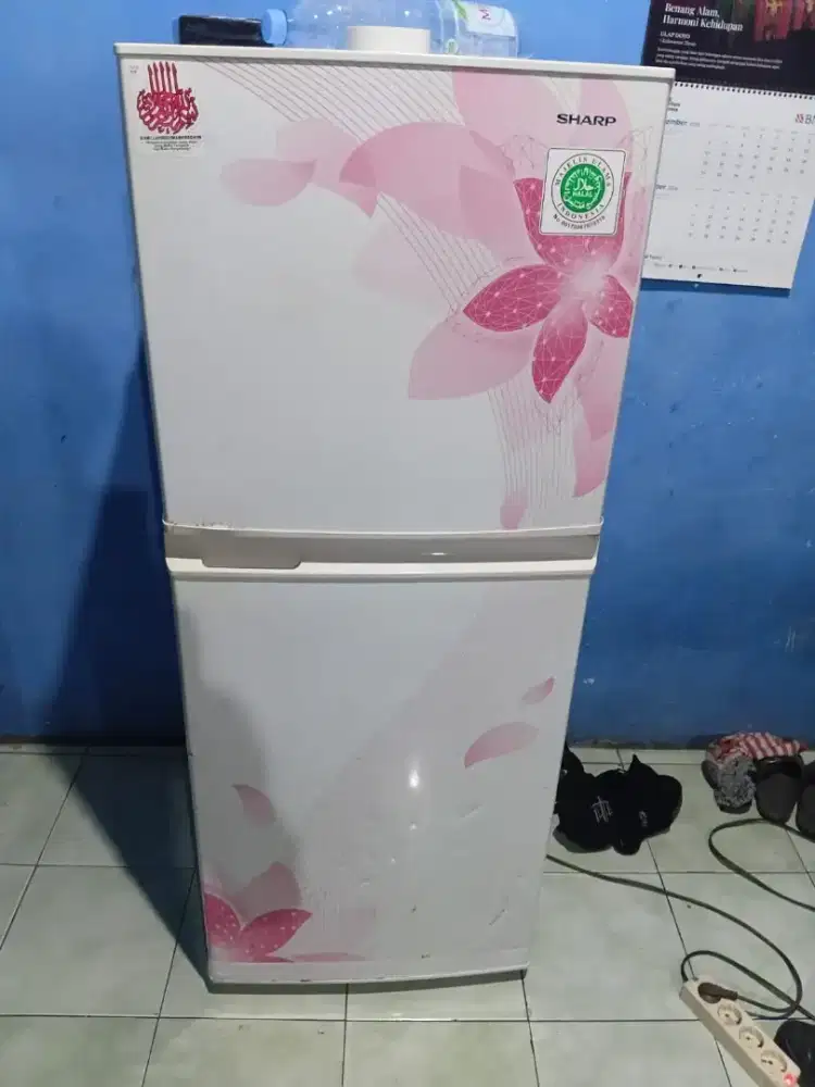 Dijual kulkas SHARP 2PINTU BEKU DINGIN MESIN ORI RAK LENGKAP BISA COD