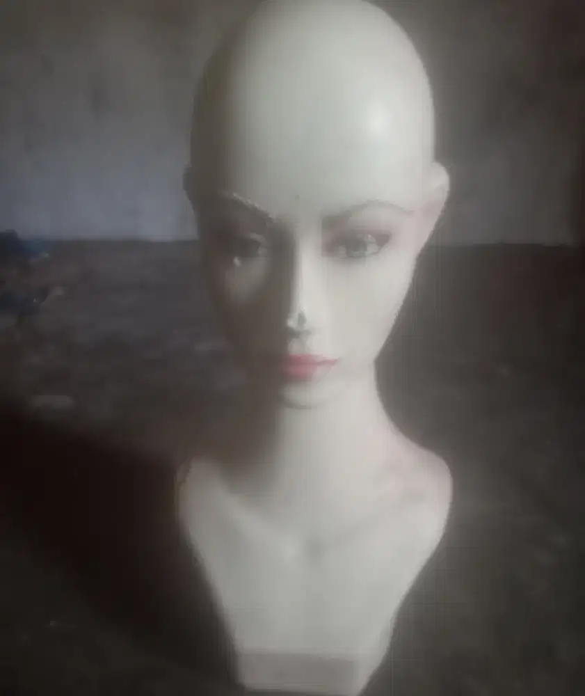 Patung manekin untuk kerudung dan baju