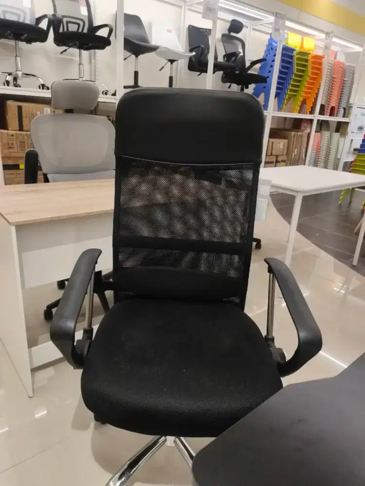 Kursi kantor minimalis