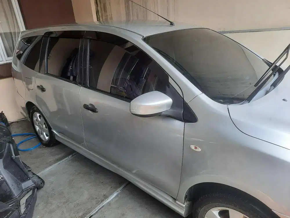 Dijual Nissan Livina 1.5 SV AT Pajak Hidup 2027 silver metalik