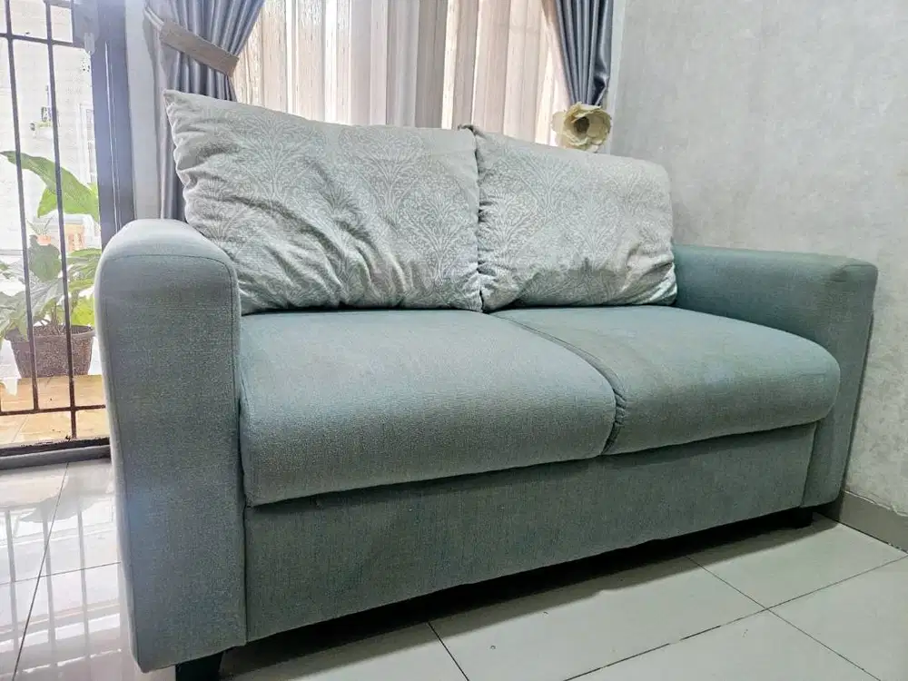 Dijual 2 sofa 2 seater bekas layak pakai