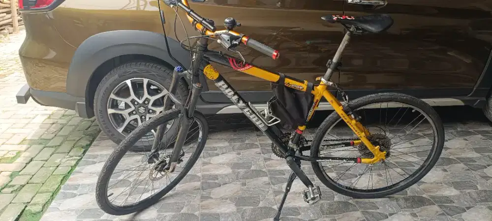 Sepeda polygon xtrada premium