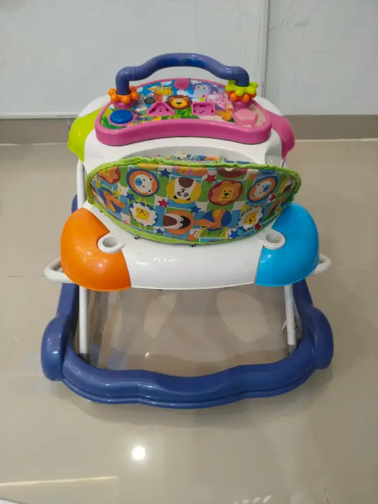 Baby walker bekas