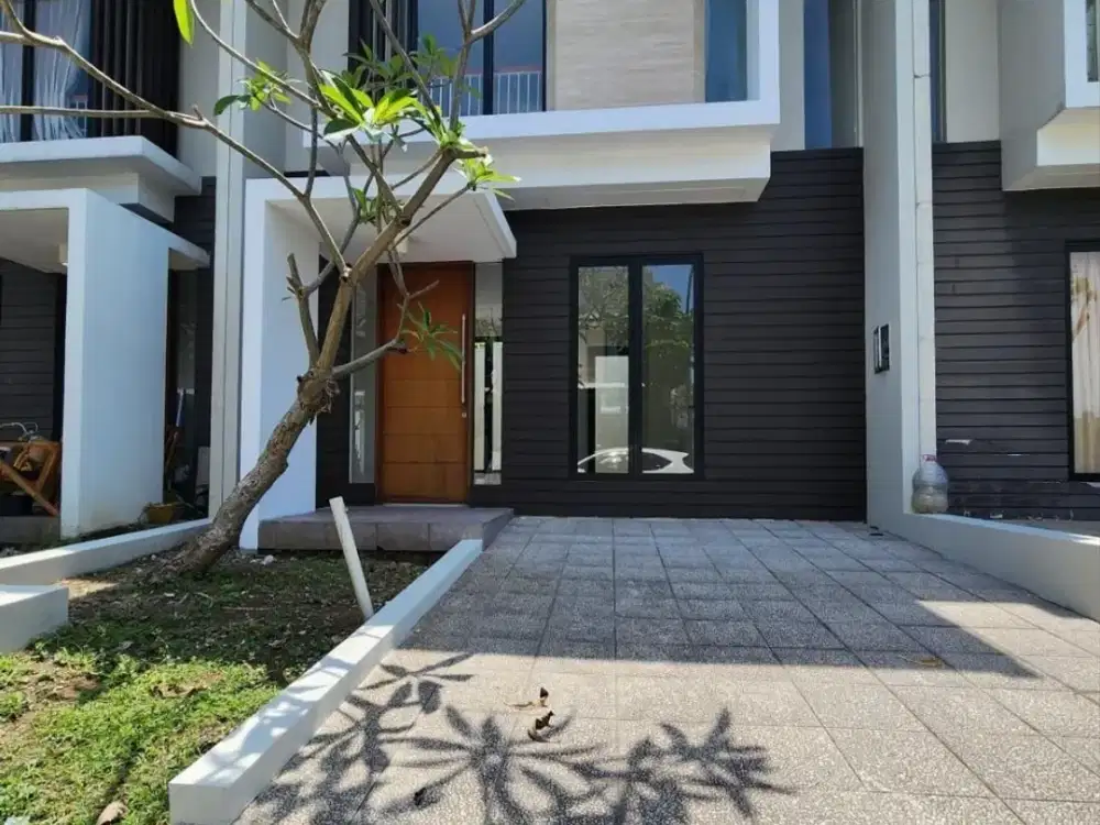 Rumah Minimalis Simpang Darmo Permai Selatan Hadap Barat Daya