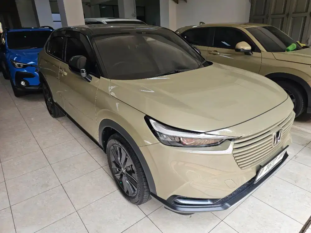 Honda hrv se at 2023 coklat muda mutiara, km 11rb, full orsnl, antik