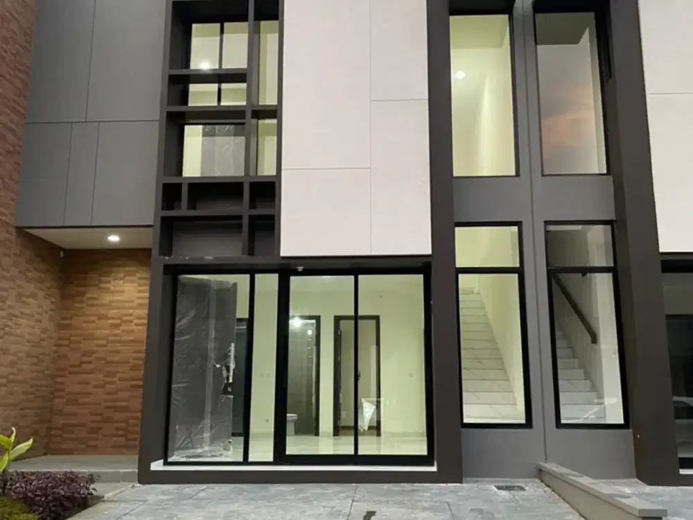 DIJUAL RUMAH SUVARNA SUTERA FLAVIO MURAH