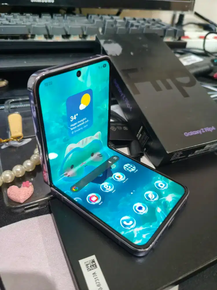 Samsung Galaxy Z Flip 4
Memory 8/128GB
Ungu