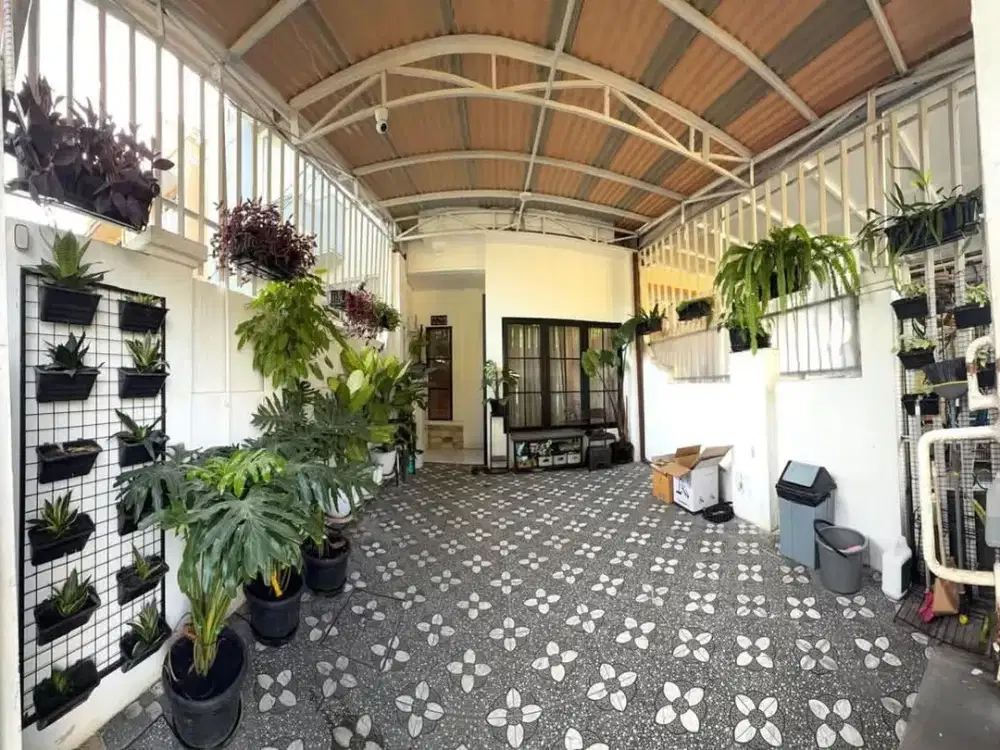 JUAL CEPAT RUMAH FULLY FURNISHED 2,5 LANTAI DI PALEM LESTARI JAKARTA BARAT