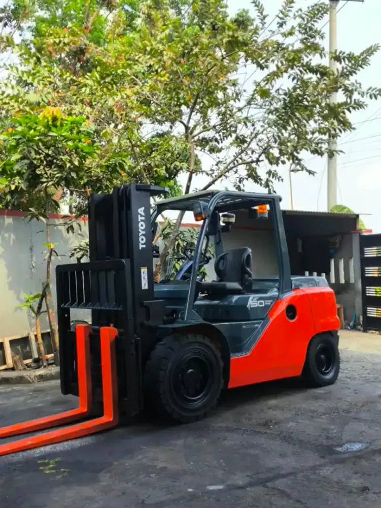Forklift Toyota 5 Ton,Matic,Threelift 4,3 Meter,Tahun 2020 (Sideshif)