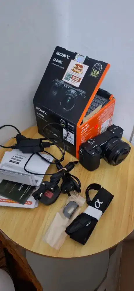 Sony A6400 + Sony E PZ 16-50mm OSS