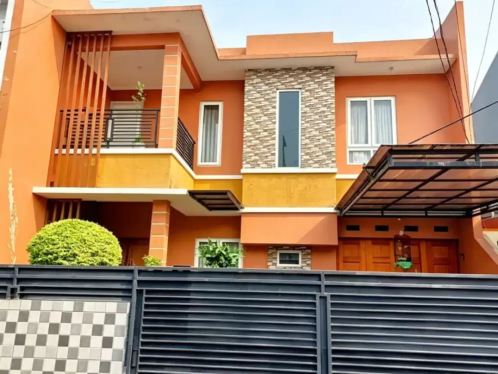 Rumah Mewah Taman Luas 3 Kamar Tidur Tanah 130m2 di Bintara Jaya