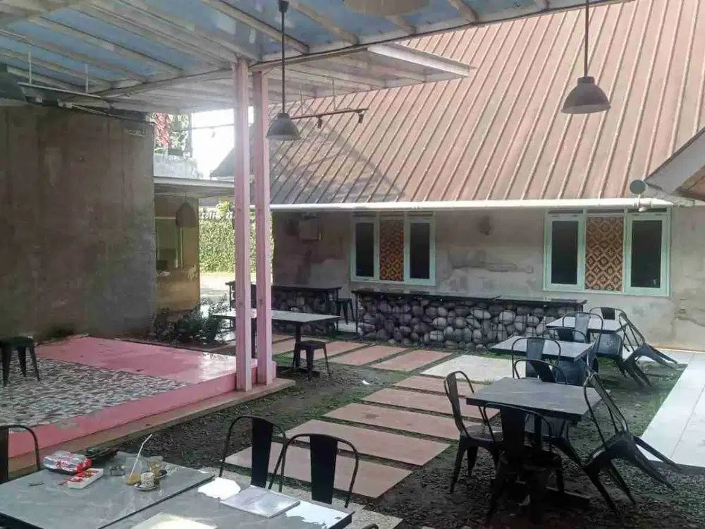 CAFE DI PUSAT KULINER JATIWARINGIN