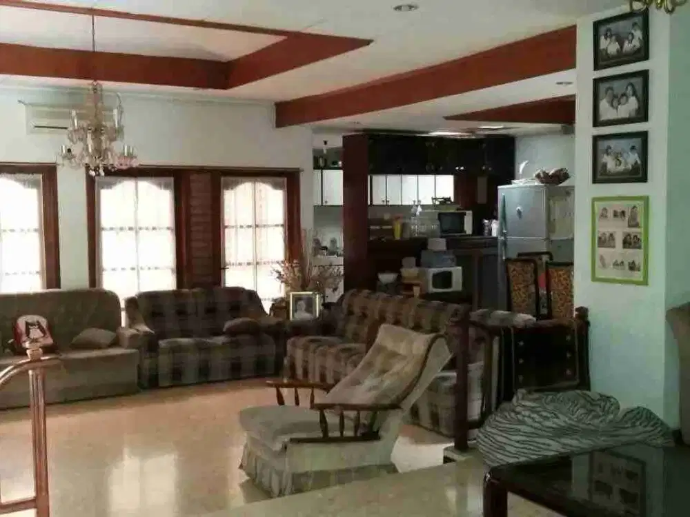 Rumah Clasik dijual lokasi strategis di Turangga kota Bandung