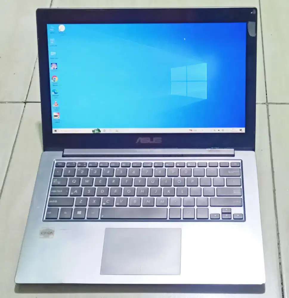 Laptop Slim ASUS Toucschreen AMD A8 ( Normal - Baterai 2 Jam)