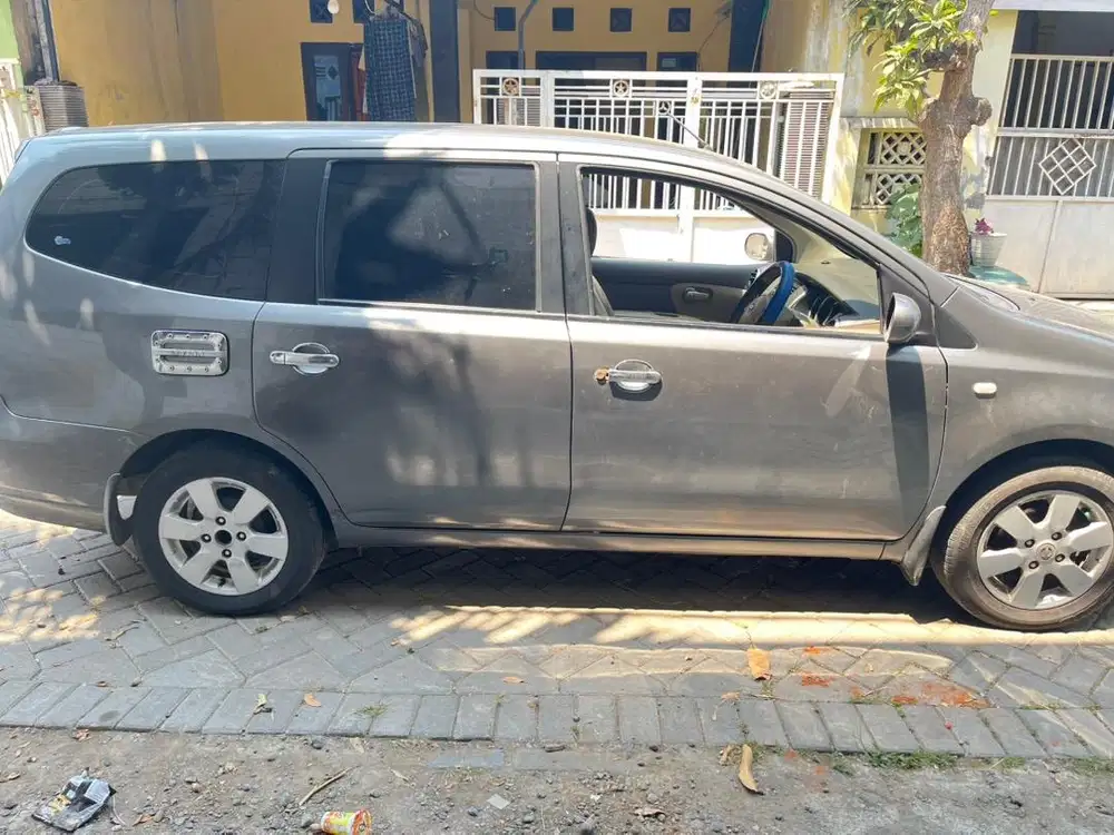 Di jual mobil grand livina