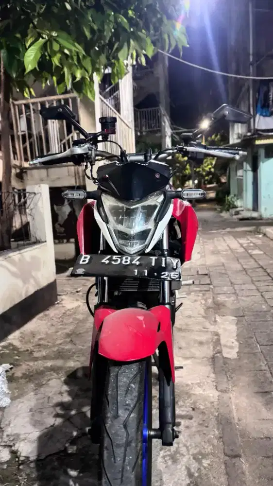 Honda cb150r 2015