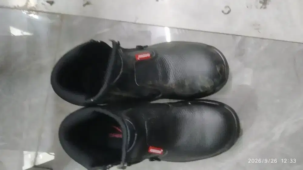 Sepatu safety cheetah size 6