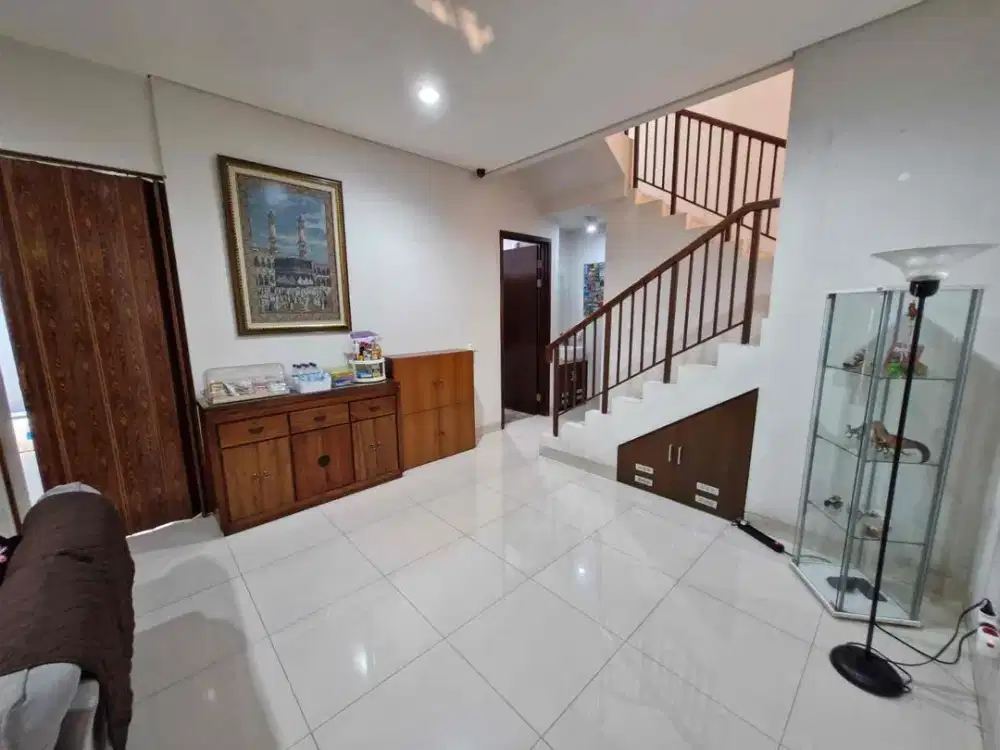 DIJUAL RUMAH TERAWAT @Prestigia Eminent BSD lebar 8 meter Rumah 2 lantai + Mezzanine