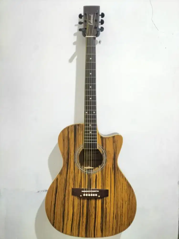 Gitar akustik Lakewood