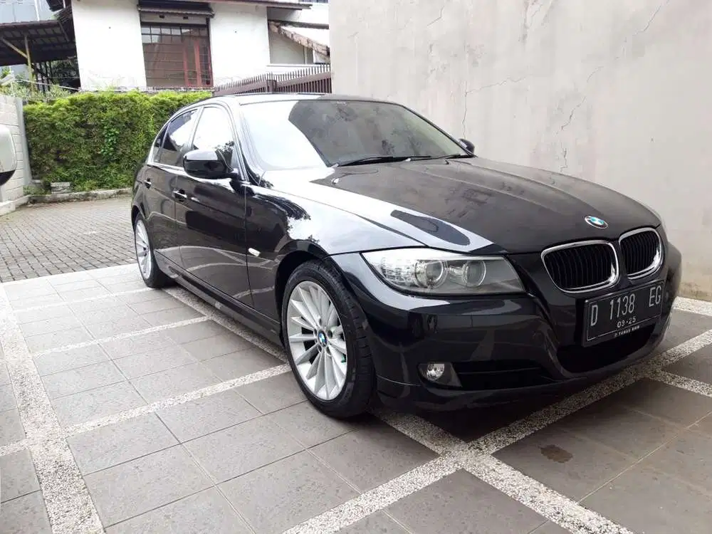 BMW 320i 2011 Bensin