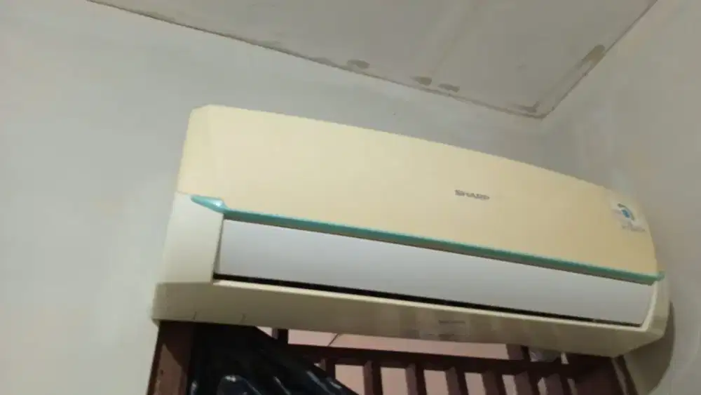 Ac sharp 1/2pk mulus seperti baru