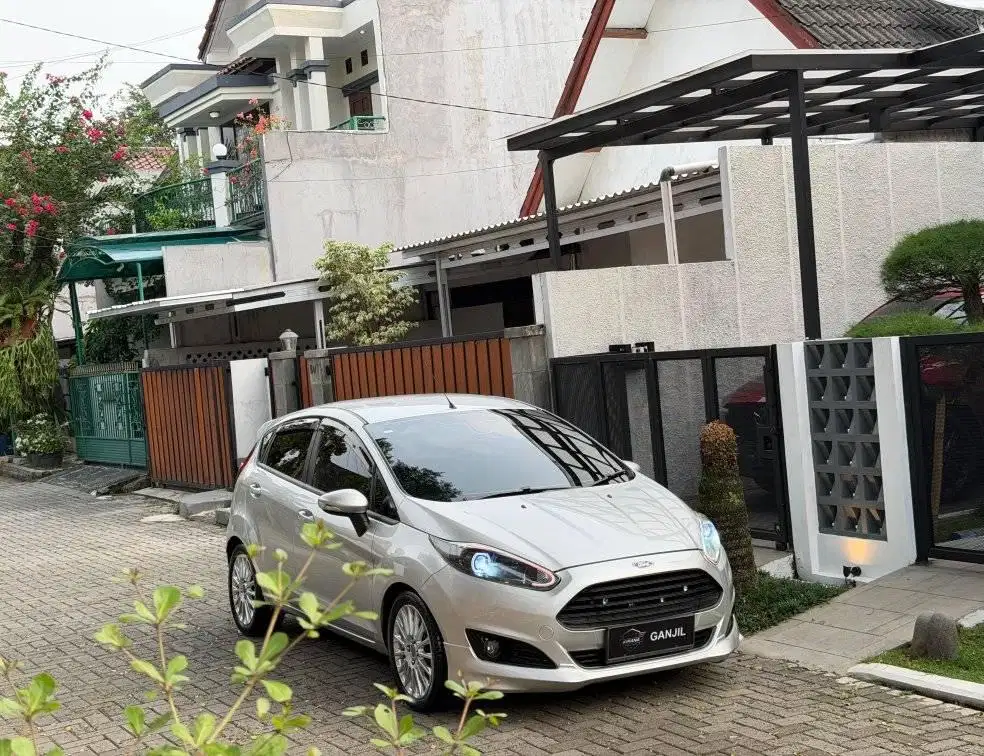 Ford Fiesta EcoBoost 2015 AT Matic 1.0cc Turbo Istimewa Siap Pakai
