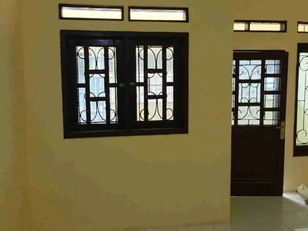 dijual rumah di villa taman bandara