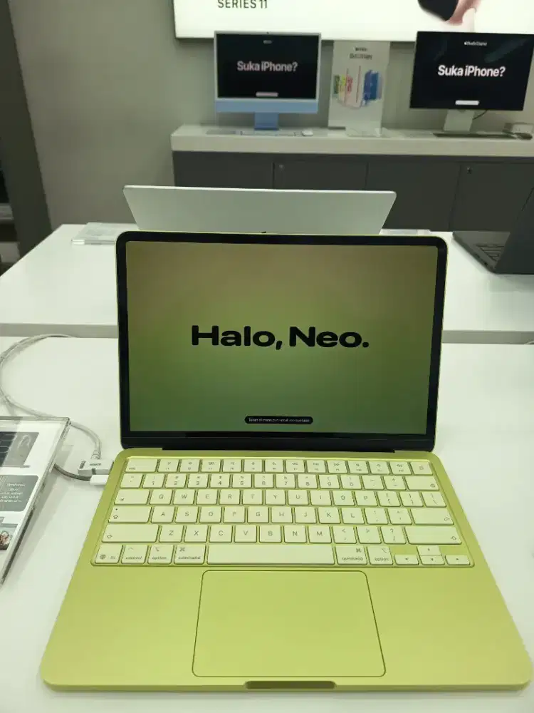 MacBook Neo 256