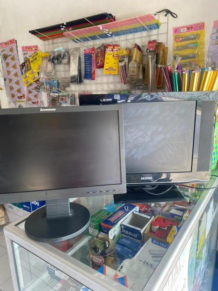 2 Monitor rusak bekas rental