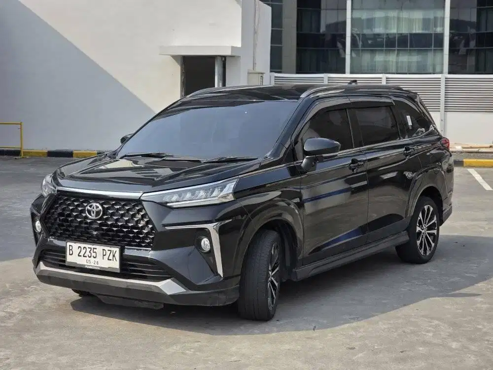 Toyota Avanza Veloz Q CVT 2023 hitam km40rb