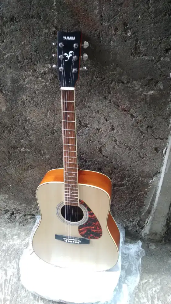GITAR AKUSTIK YAMAHA F310