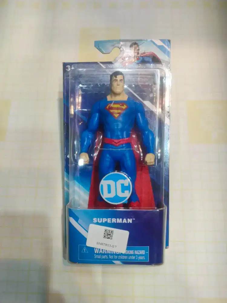 Figure Superman dan Batman brand SPIN MASTER