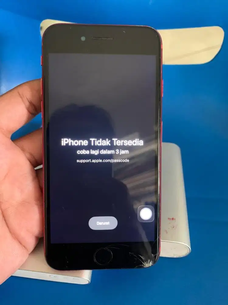 Iphone SE 2020 64 GB terkunci bahan bypass