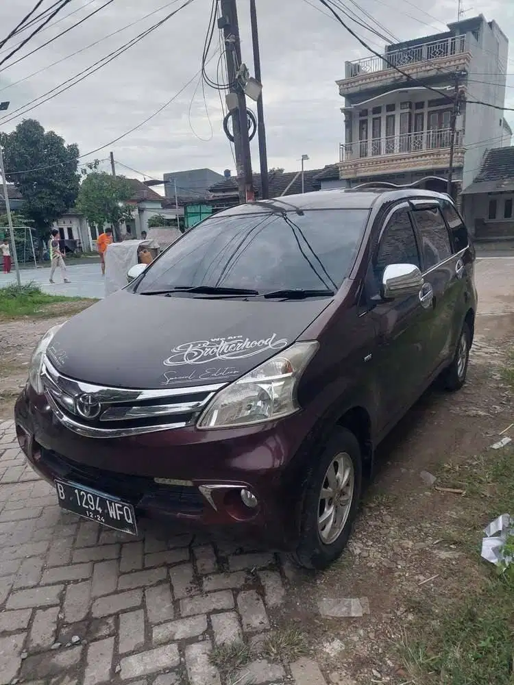 toyota avanza (2011)