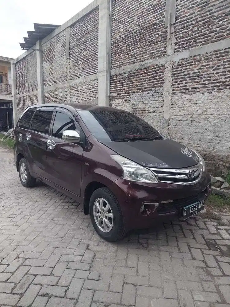 toyota avanza (2011)