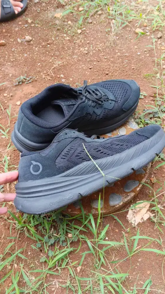 Sepatu Lari Ortus Eight