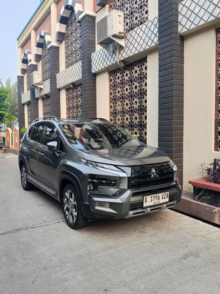 Mitsubishi expander cross 2023 seperti baru