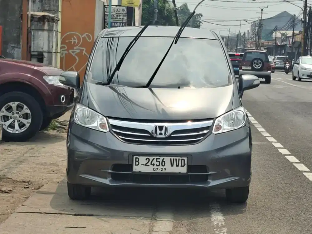 Honda Freed PSD 1.5 Matic 2012